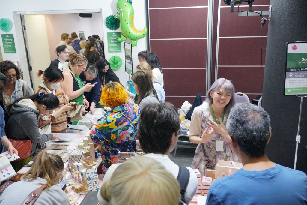 A crowd of visitors around the Soe & Soe table