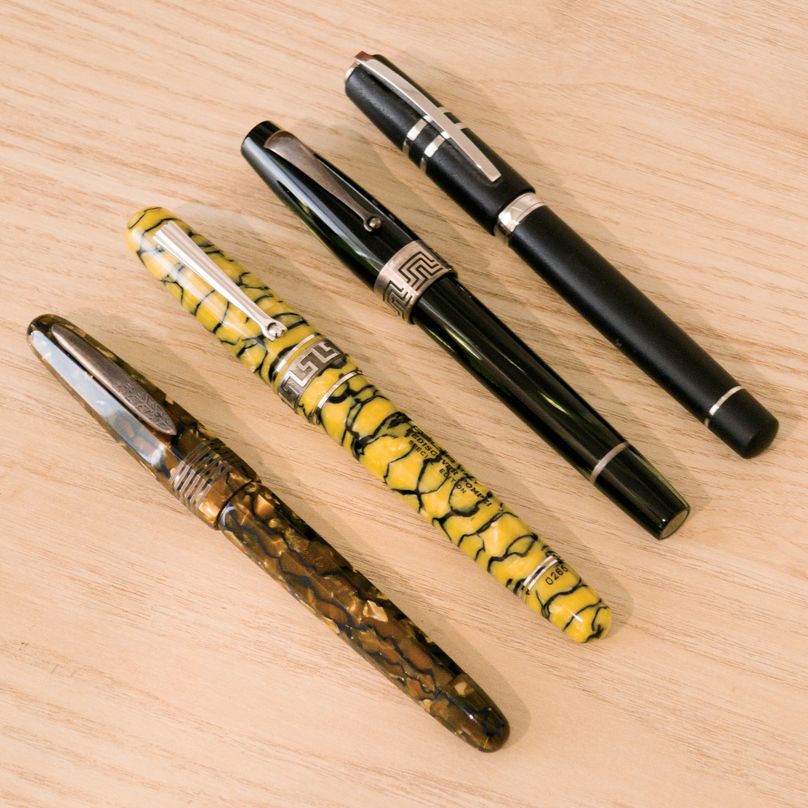 fountain pens in a fountain pen tray