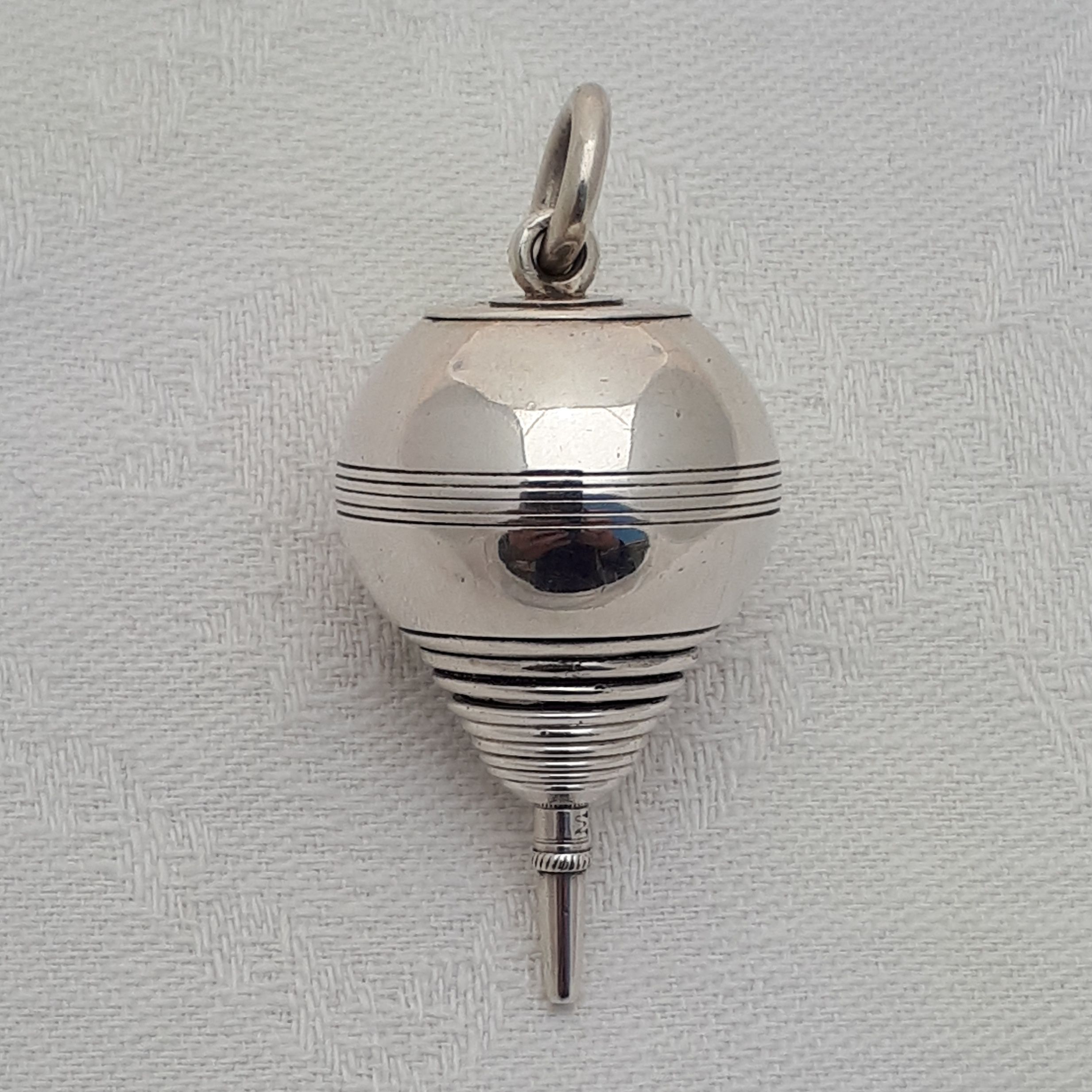Plumb bob closed