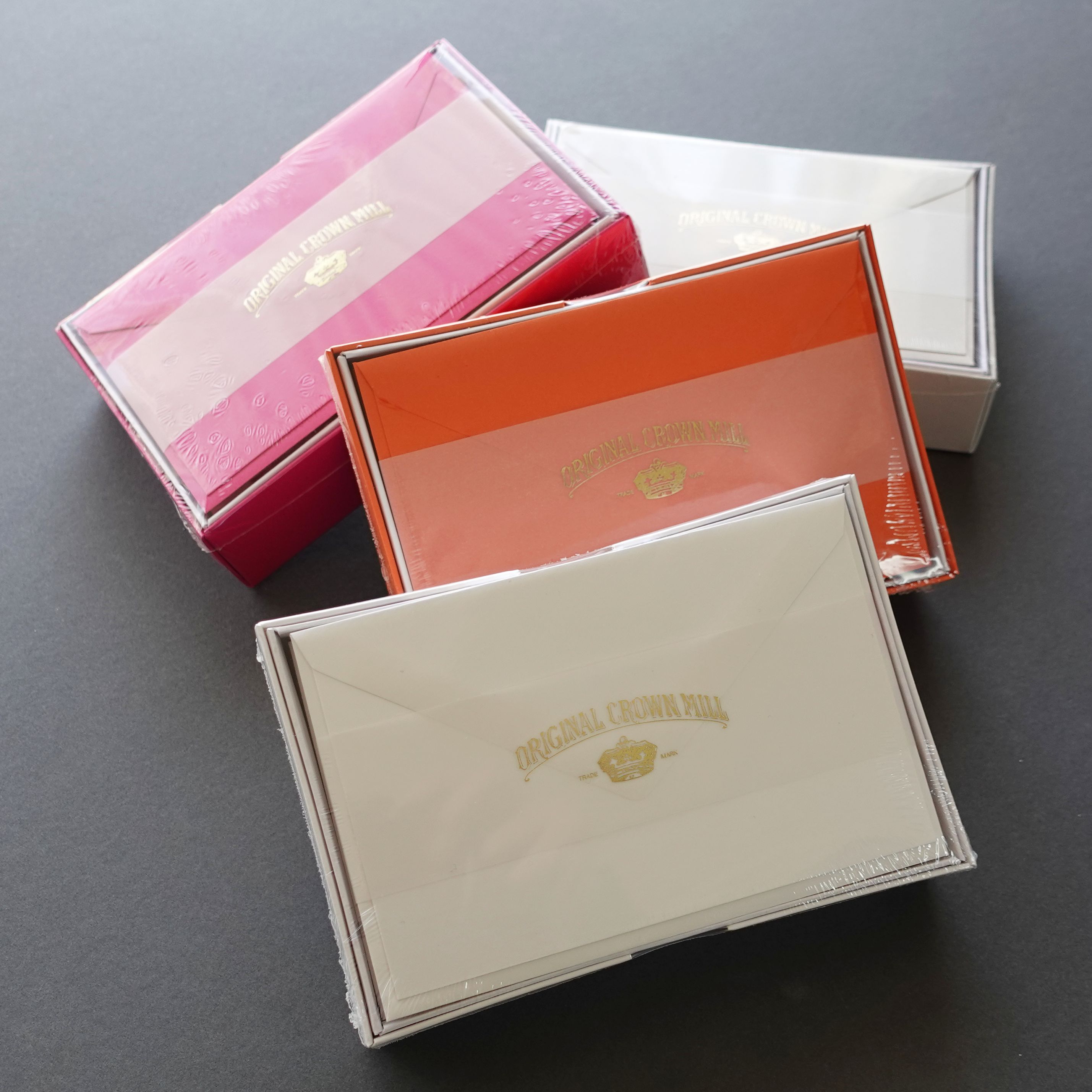 Beautiful range of vellum finish cards and Envelopes in thirteen strong, vibrant colours. 25 Cards (9cm x 14cm) and 25 Envelopes
(9.5cm x 14.5cm) in a Box.