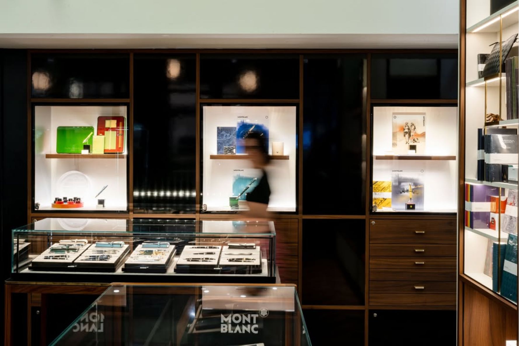 Inside PtB store