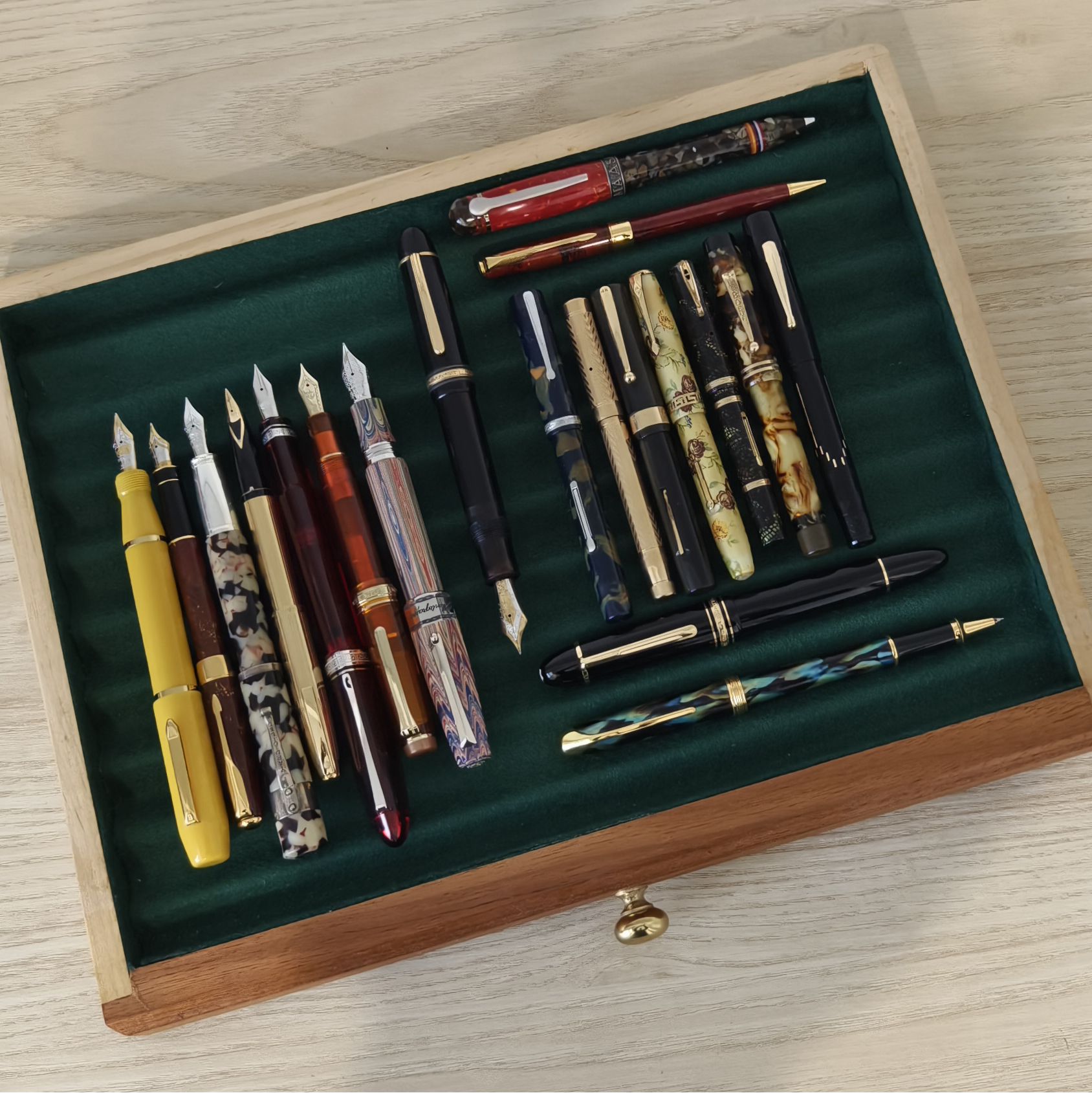 fountain pens on a velvet fountain pen tray