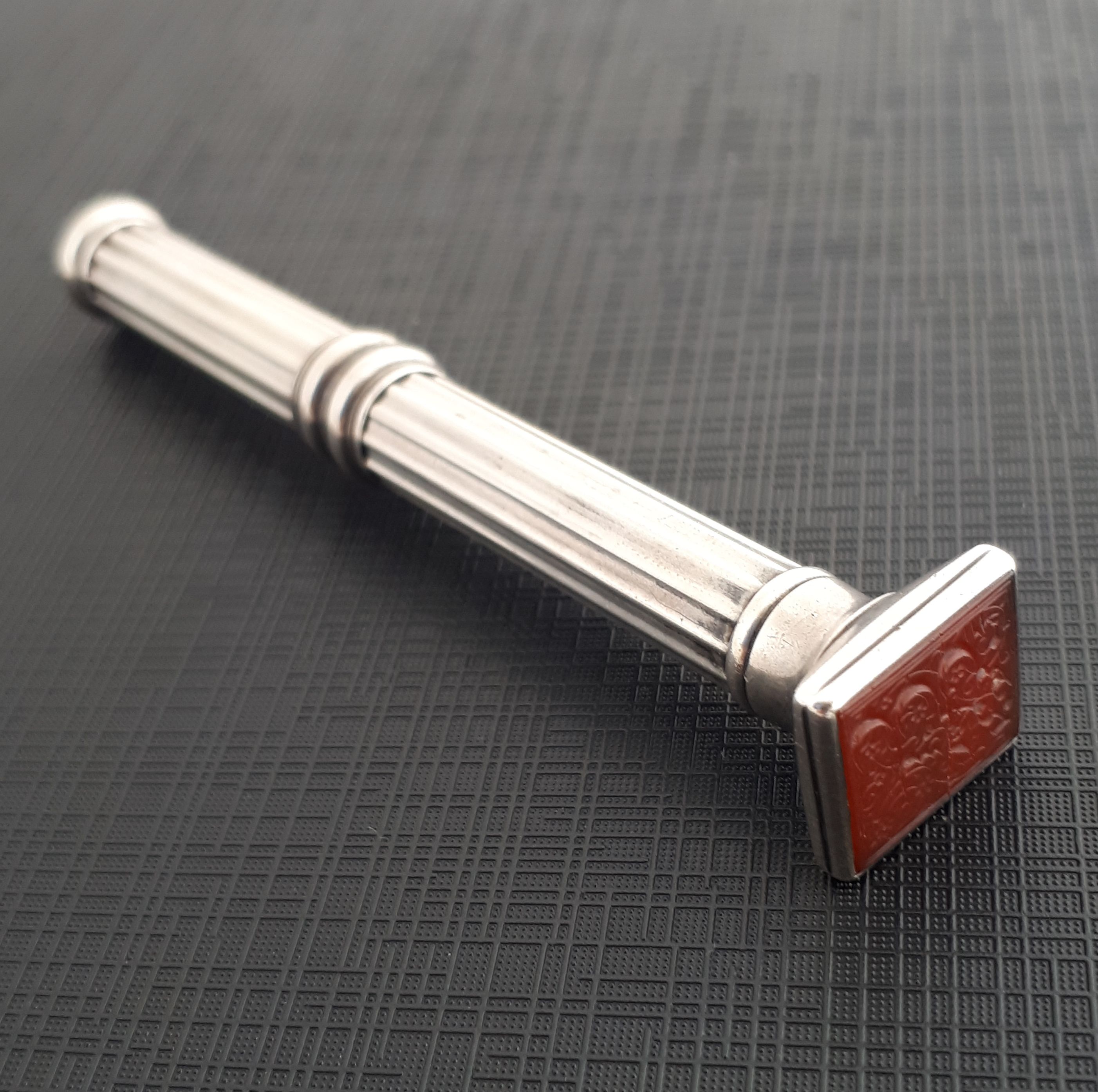 Porte crayon seal end