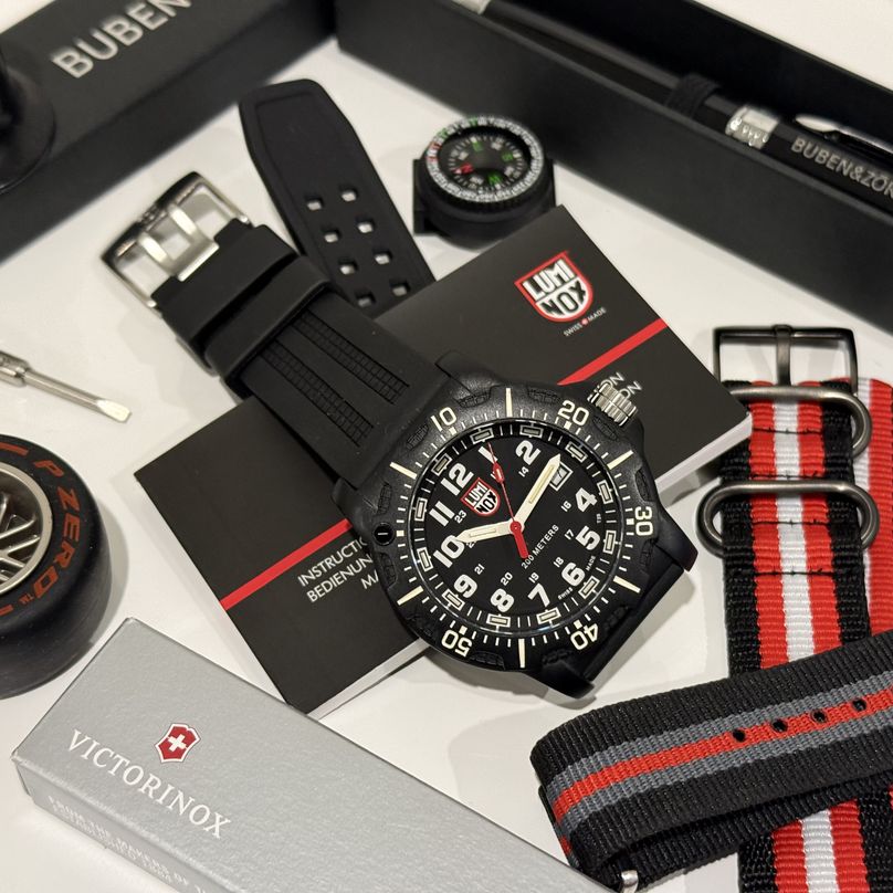 watch, pen, straps, compas,